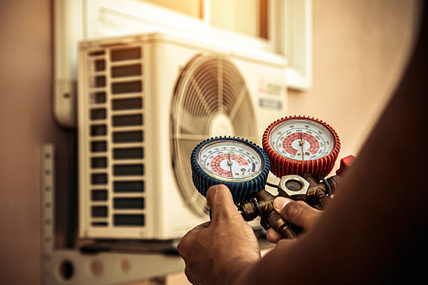 Professional Ac Installation technician working in Woodbury, KY